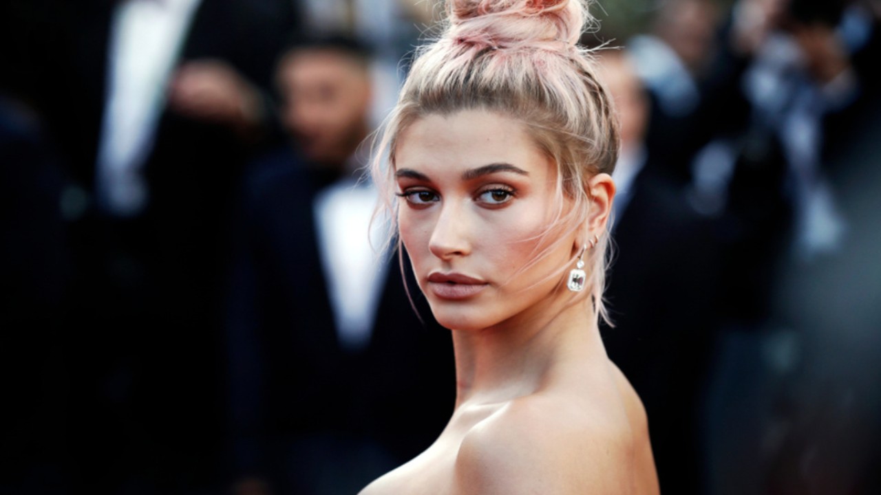 Hailey Bieber: From Runways to Riches – Discovering a Supermodel’s Net Worth